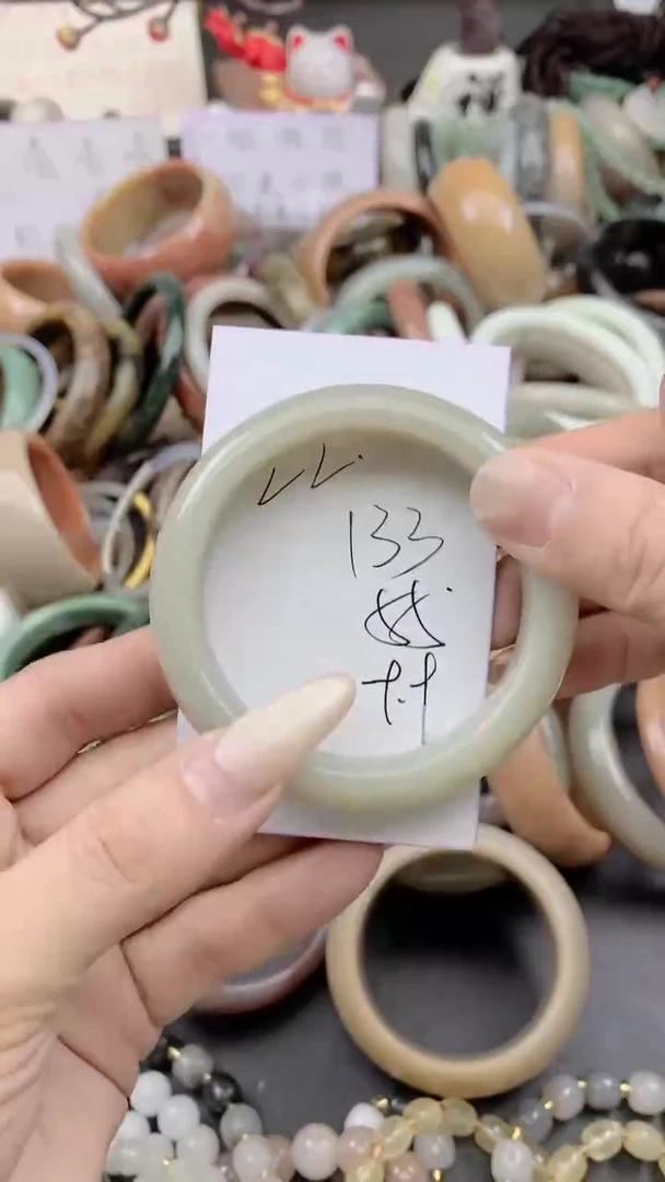 未镶嵌手镯石英质玉133