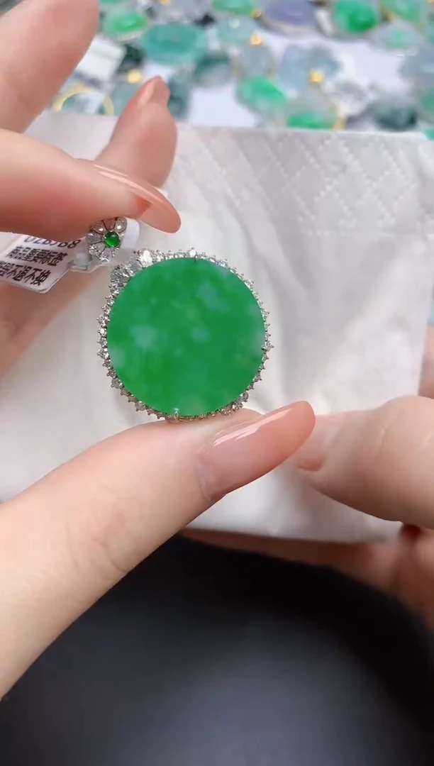 【闪购商品】翡翠颈饰18K金镶嵌天然缅甸翡翠A货