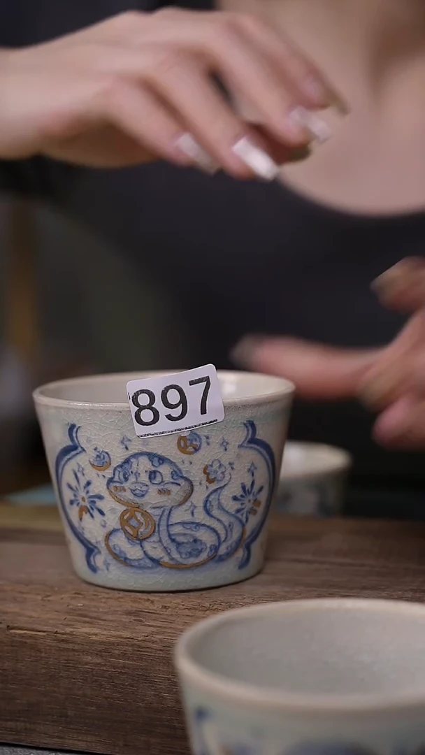 【闪购商品】瓷片新品福利！一抹青设计师款手写描金盖碗