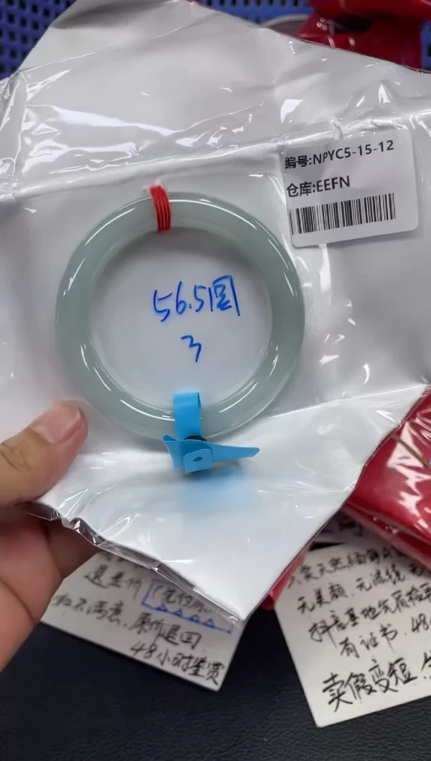 翡翠手镯未镶嵌翡翠手镯