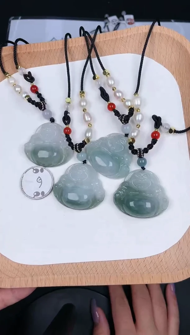 翡翠未镶嵌颈饰LC002翡翠油冰飘绿中佛（多样性发其一）