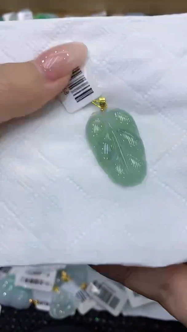 翡翠18K金镶嵌颈饰111111111111