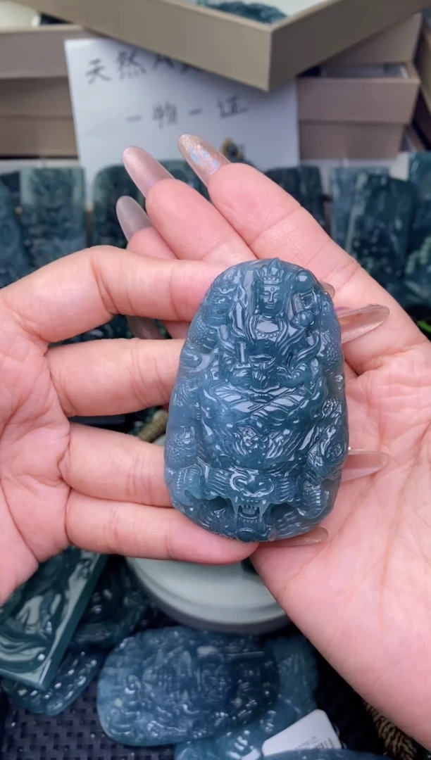 翡翠未镶嵌颈饰