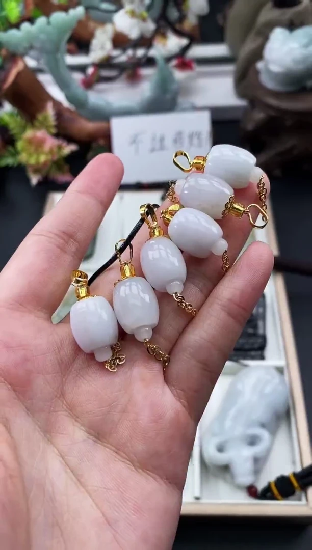 翡翠未镶嵌颈饰天然缅甸A货翡翠随机发一件