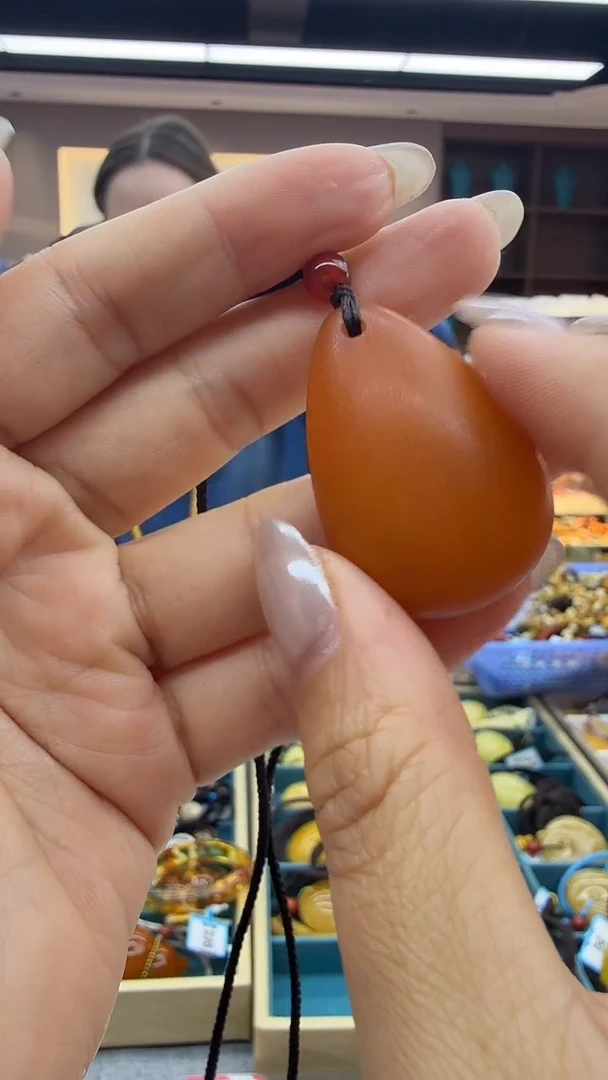 琥珀颈饰未镶嵌128秒拍号 假一罚三