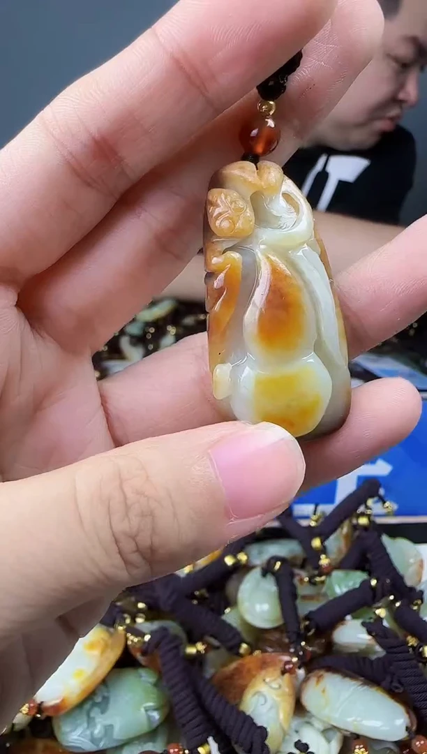 和田玉未镶嵌颈饰1