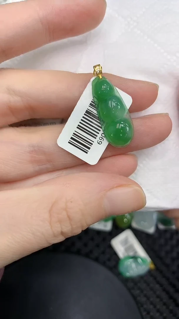 颈饰18K金镶嵌翡翠1111111111111111