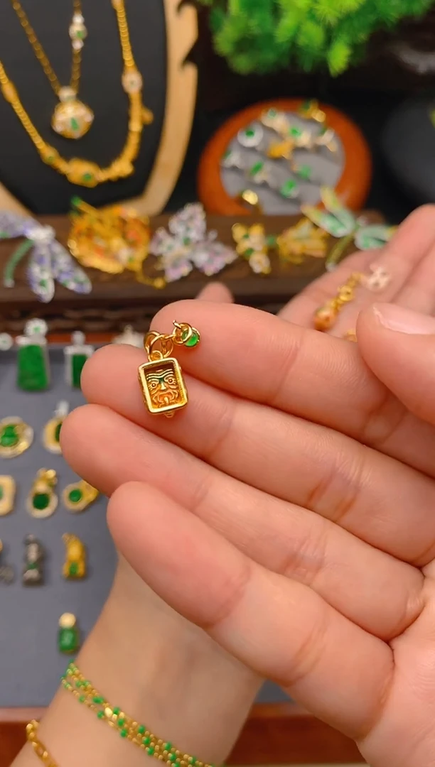 【闪购商品】翡翠吊坠(不含链)银S925镶嵌扎吉拉母