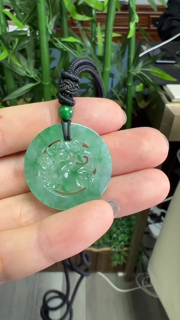 颈饰未镶嵌翡翠吊坠