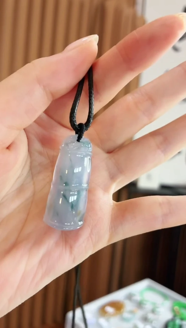 翡翠未镶嵌颈饰吊坠