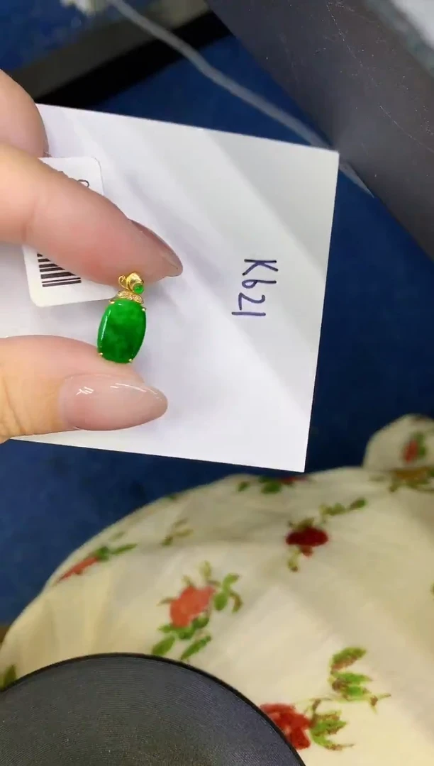颈饰18K金镶嵌翡翠缅甸天然翡翠A货