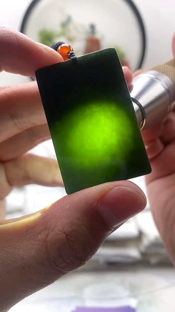 颈饰未镶嵌和田玉（墨玉）无事牌