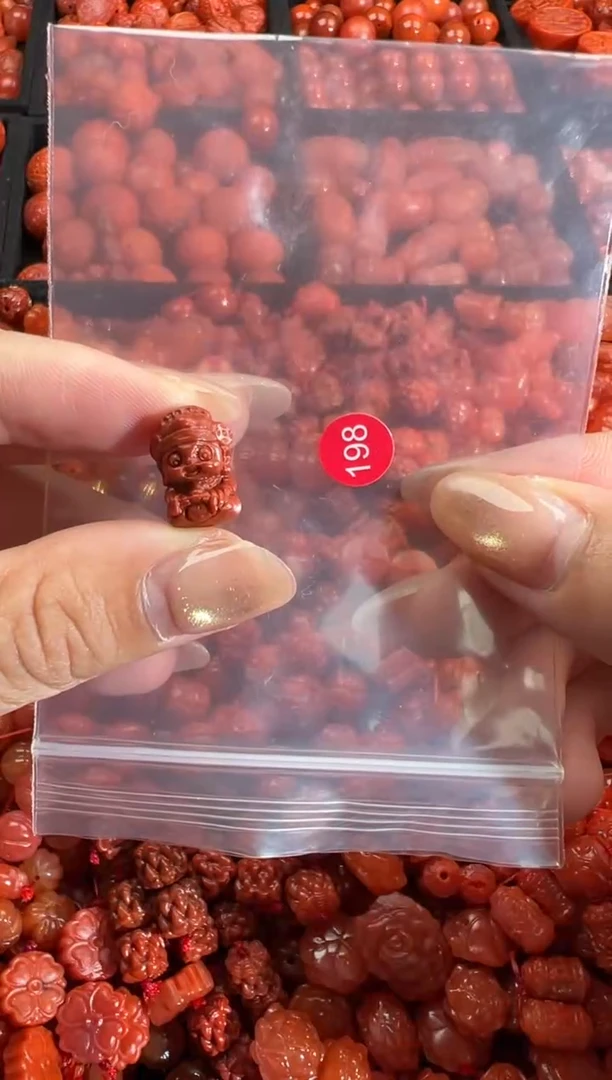 南红玛瑙未镶嵌颈饰1