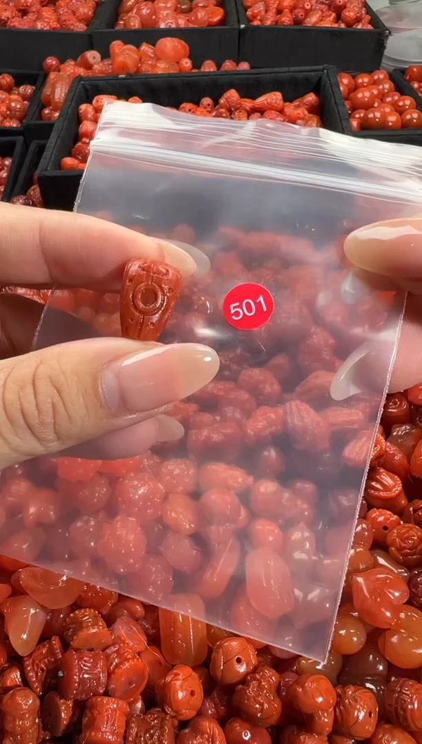 颈饰未镶嵌南红玛瑙1