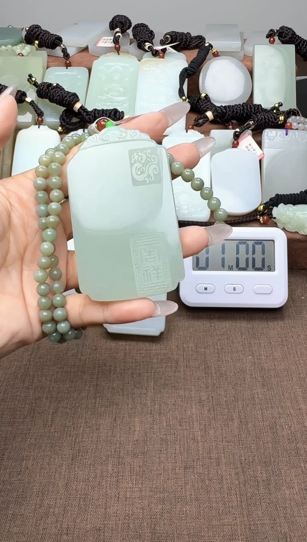 颈饰未镶嵌和田玉1