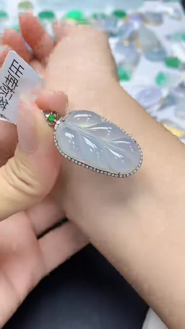 翡翠18K金镶嵌颈饰天然缅甸a货翡翠