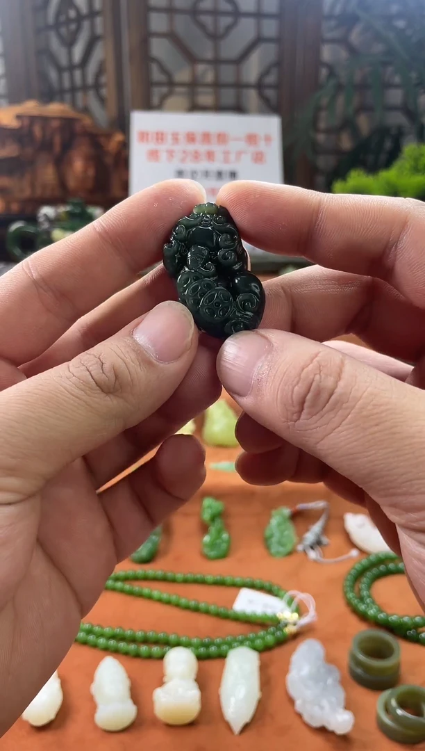 颈饰未镶嵌和田玉新疆叶城青玉貔貅手牌带证书