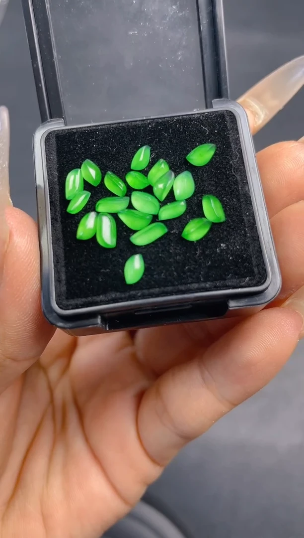 未镶嵌定制翡翠天然翡翠蛋面25