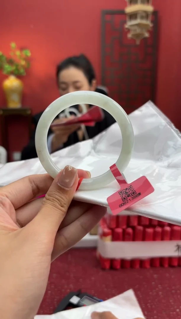 未镶嵌手镯（圆镯）翡翠B****C翡翠手镯