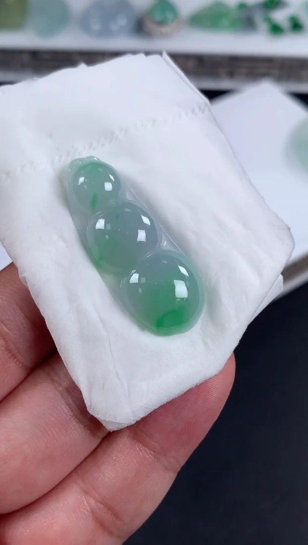 未镶嵌定制翡翠悠**得翡翠