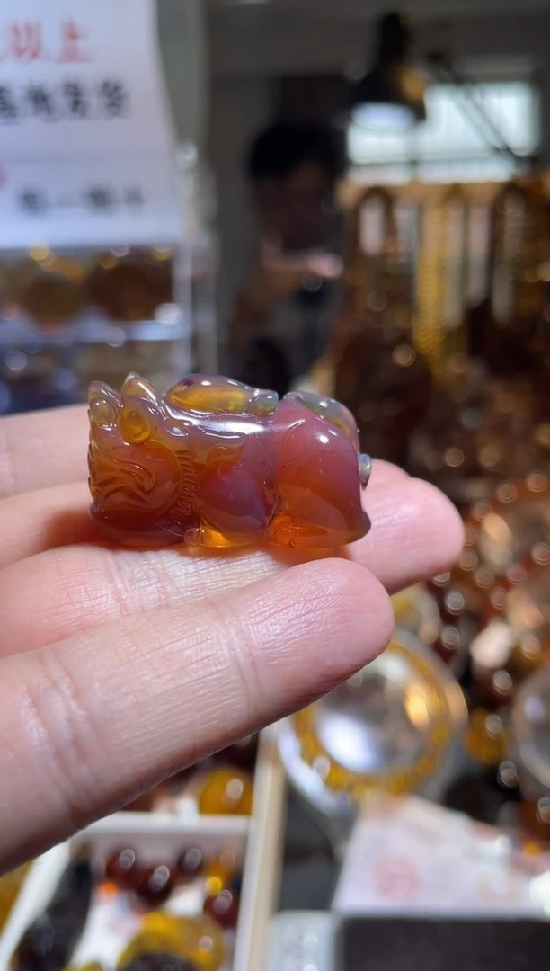 未镶嵌琥珀裸石灵草珀 貔貅