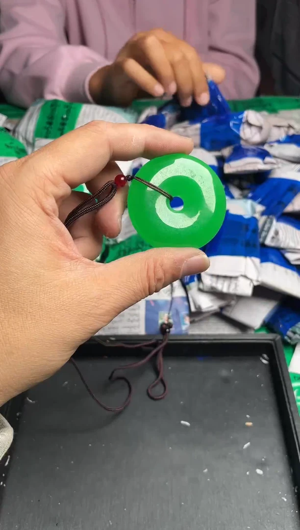 强子收货时尚吊坠V-18