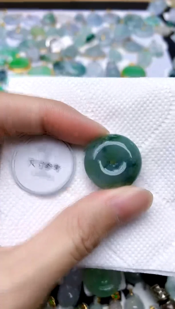 颈饰未镶嵌翡翠天然A货翡翠