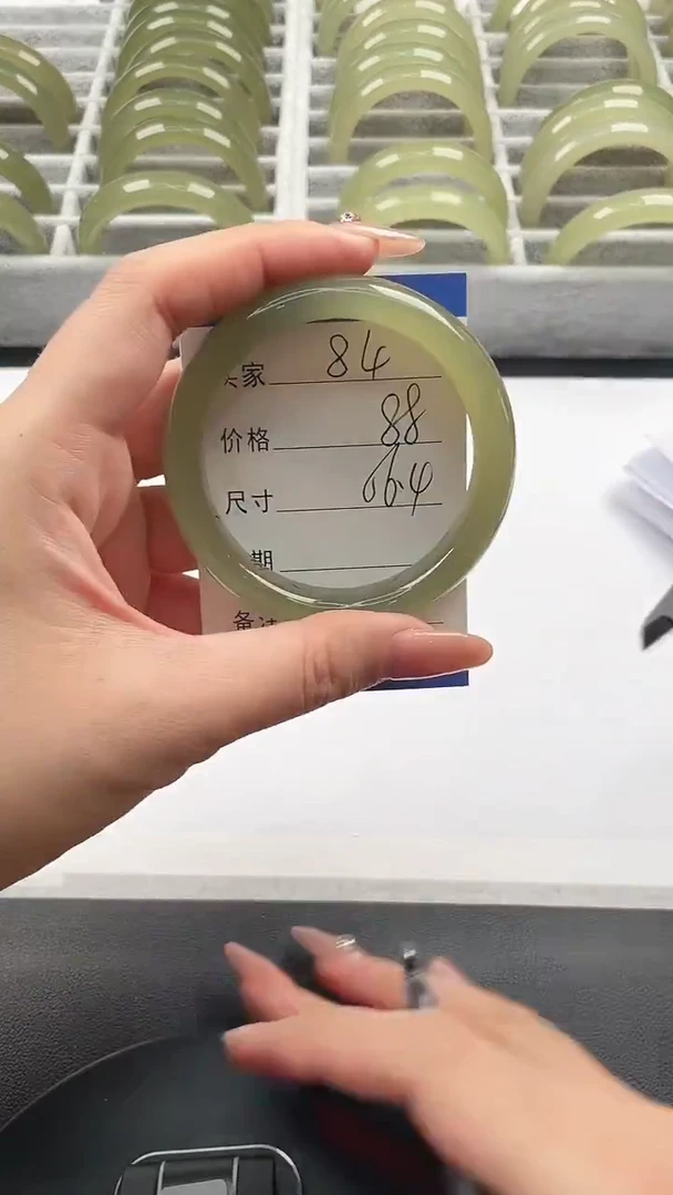 未镶嵌手镯石英质玉湖水绿