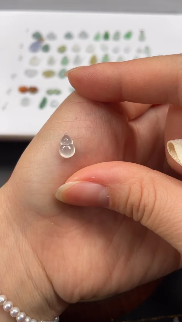 吊坠(不含链)未镶嵌翡翠一个JK670