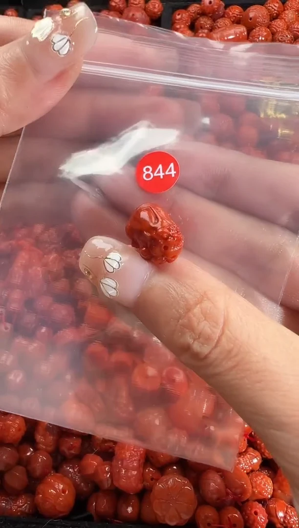 颈饰未镶嵌南红玛瑙1