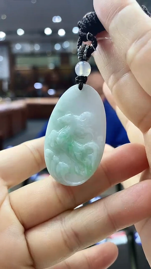 颈饰未镶嵌翡翠马牌