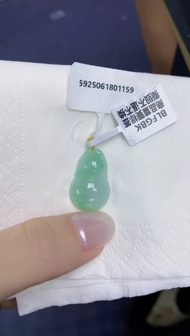 翡翠18K金镶嵌颈饰天然缅甸翡翠A货
