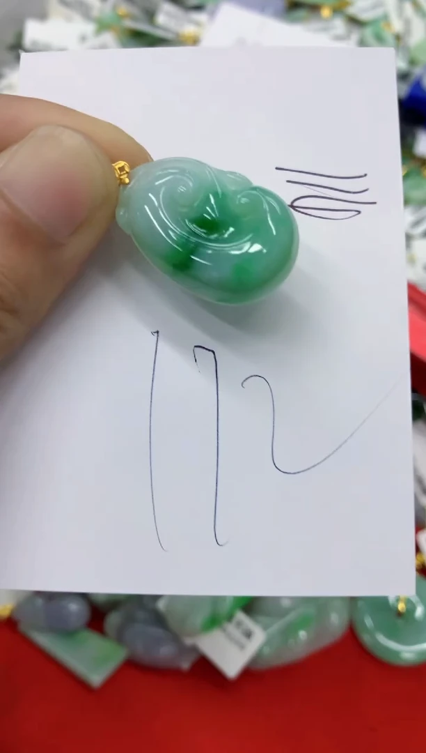 翡翠挂件18K金镶嵌翡翠