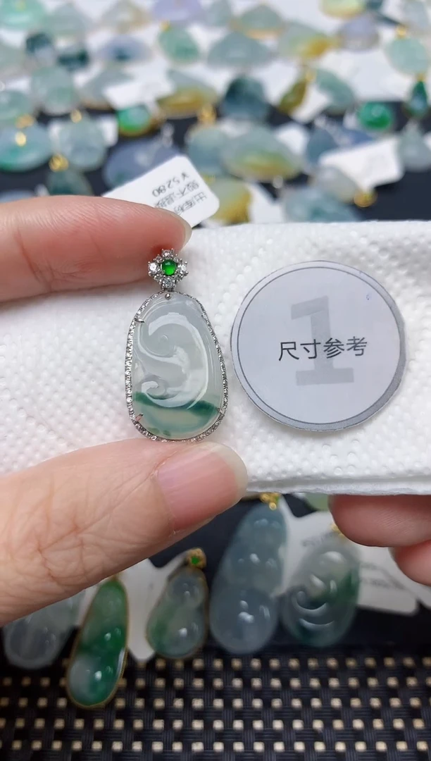 颈饰18K金镶嵌翡翠天然缅甸A货翡翠