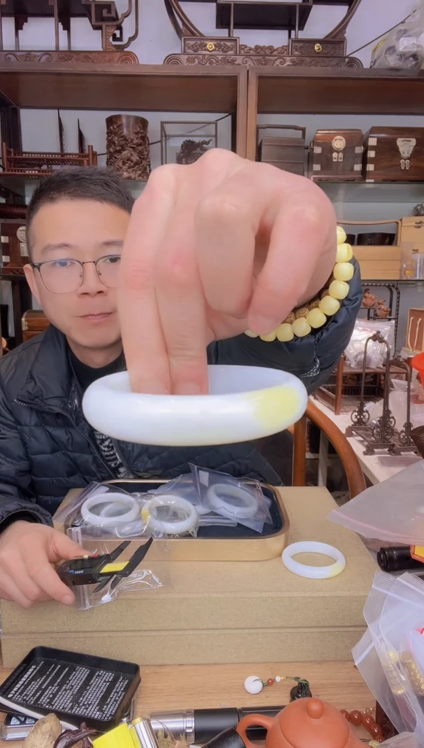 【闪购商品】乌木类书架316塑料61手镯