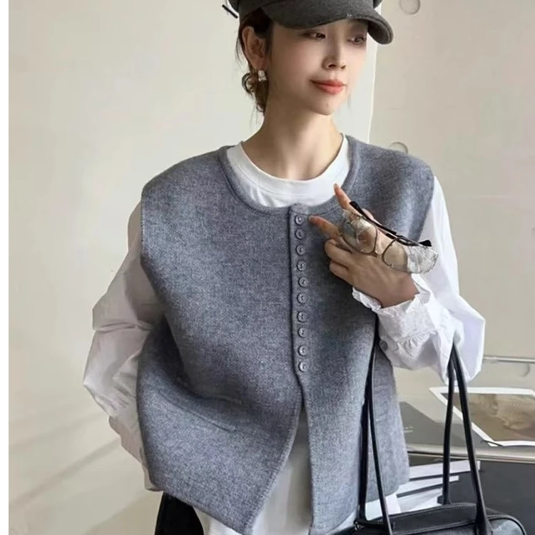 欧货灰色针织马甲加白色衬衫两件套女2025新款宽松叠穿圆领上衣春