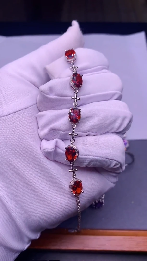 【闪购商品】石榴石手链银S925镶嵌............