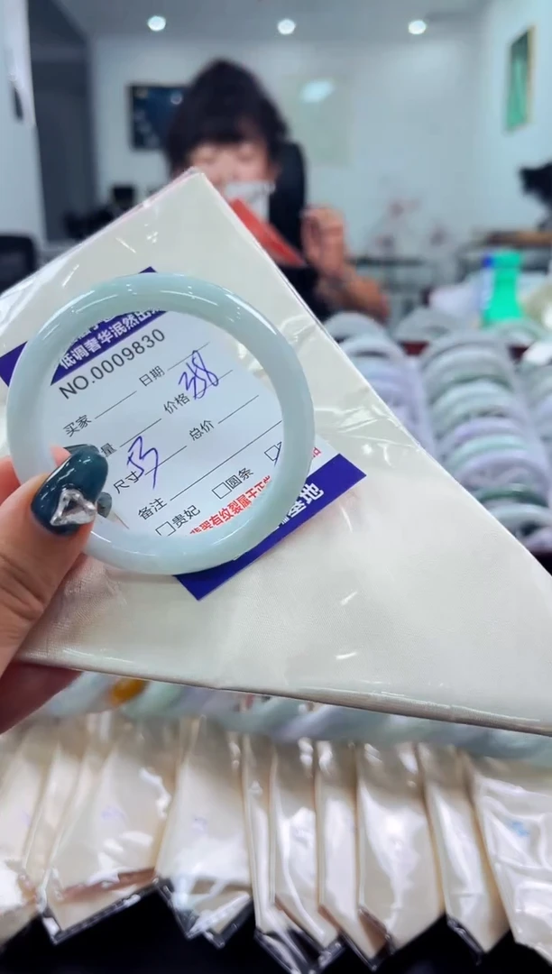 翡翠手镯未镶嵌天然缅甸A货翡翠