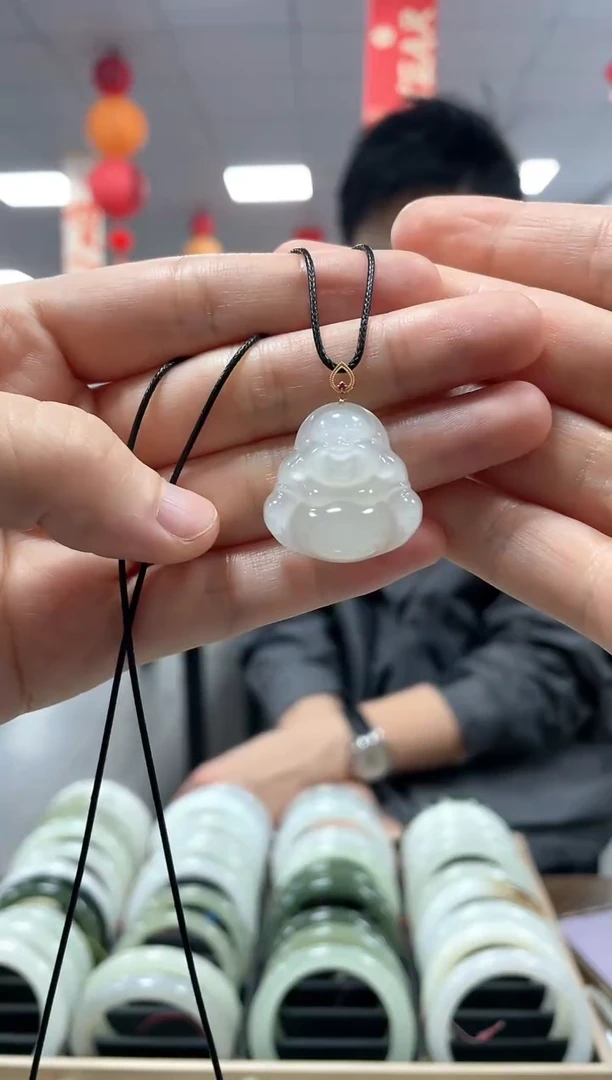 【闪购商品】和田玉颈饰18K金镶嵌白猫佛公挂件一件