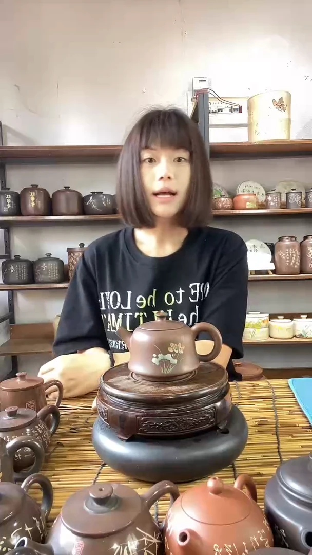 10建水紫陶手工彩填茶壶微瑕