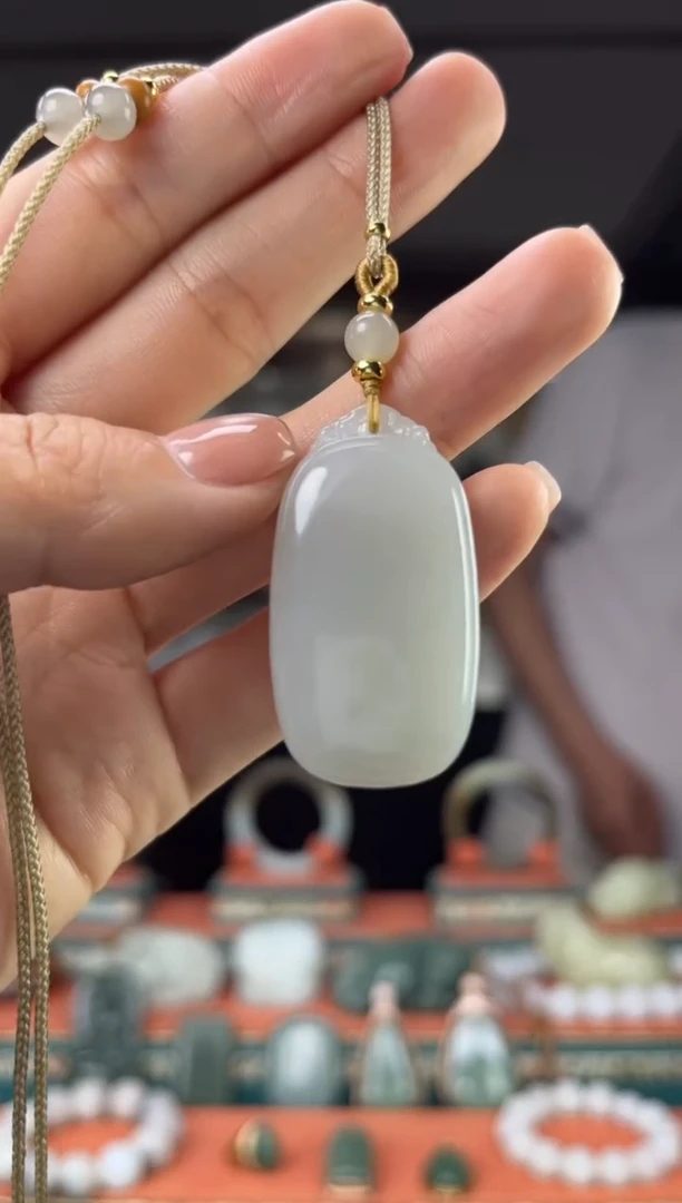 和田玉未镶嵌颈饰佩佩