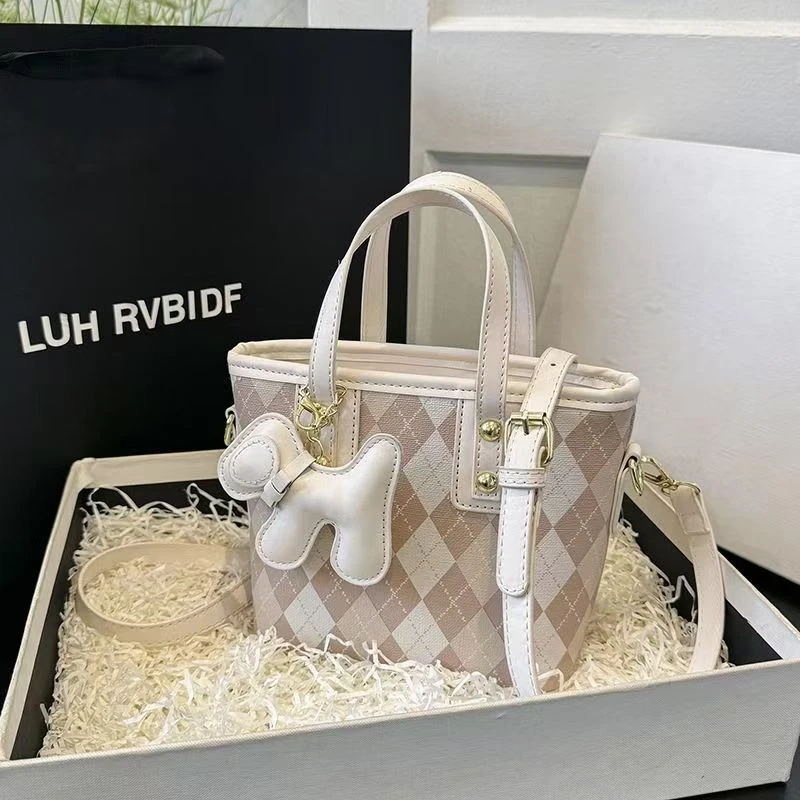 斜挎包百搭网红高雅包包yn