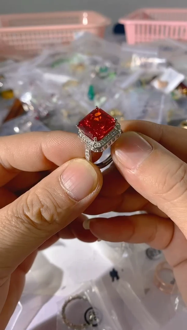 【闪购商品】水晶颈饰银S925镶嵌X9红宝，蓝宝，多样性发一件赠链