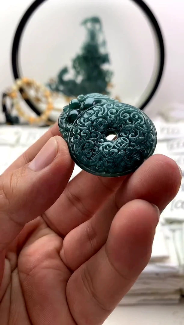 翡翠未镶嵌颈饰平安扣