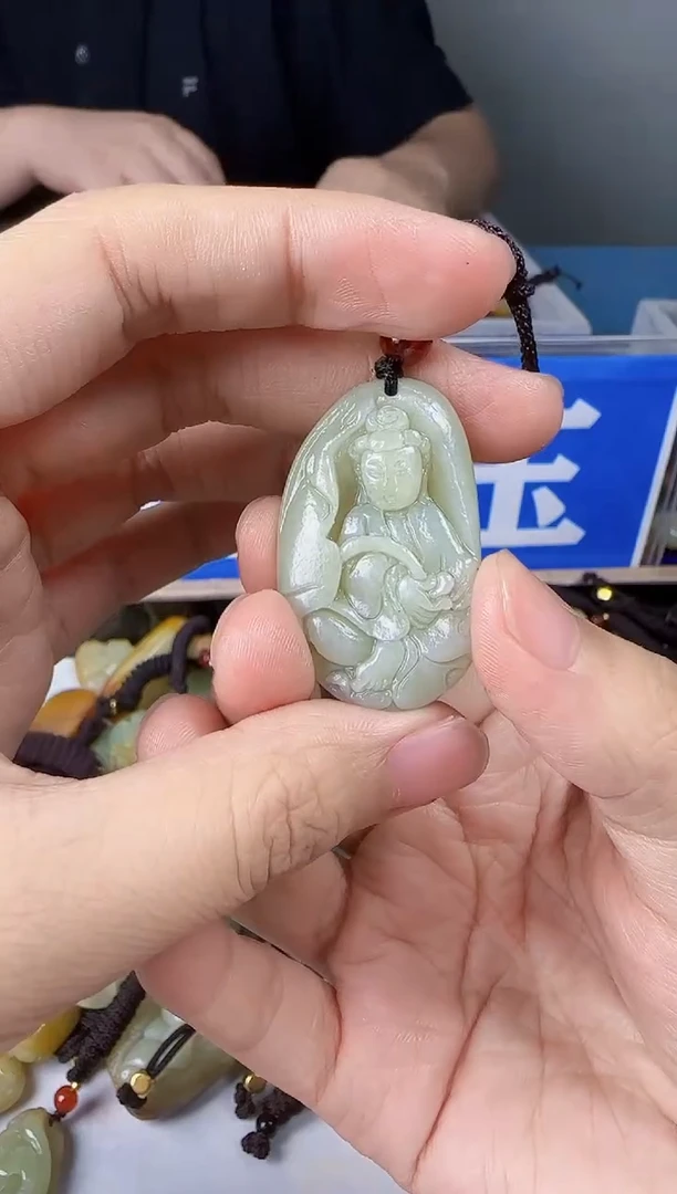 和田玉未镶嵌颈饰1