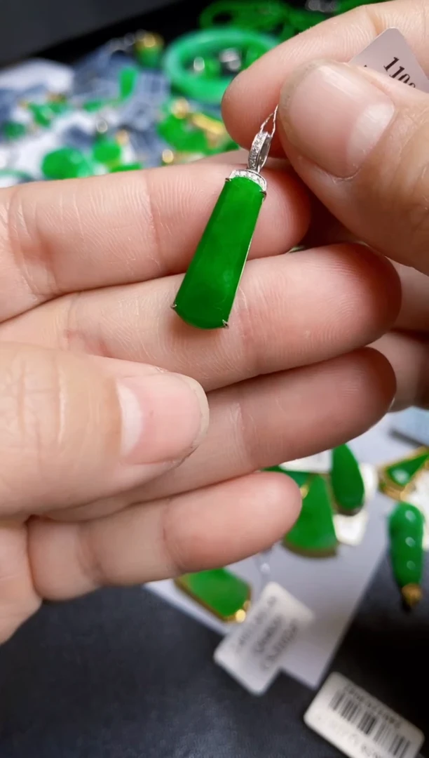 【闪购商品】翡翠颈饰未镶嵌吊坠