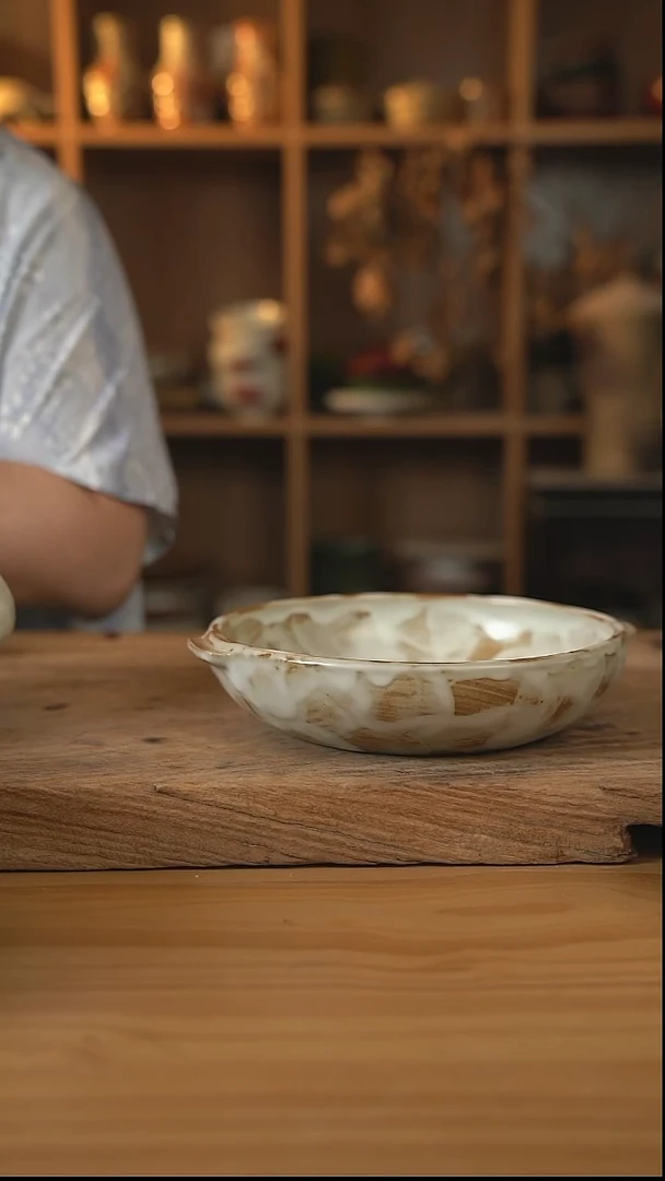 粉影系列的8英寸双耳盘1个