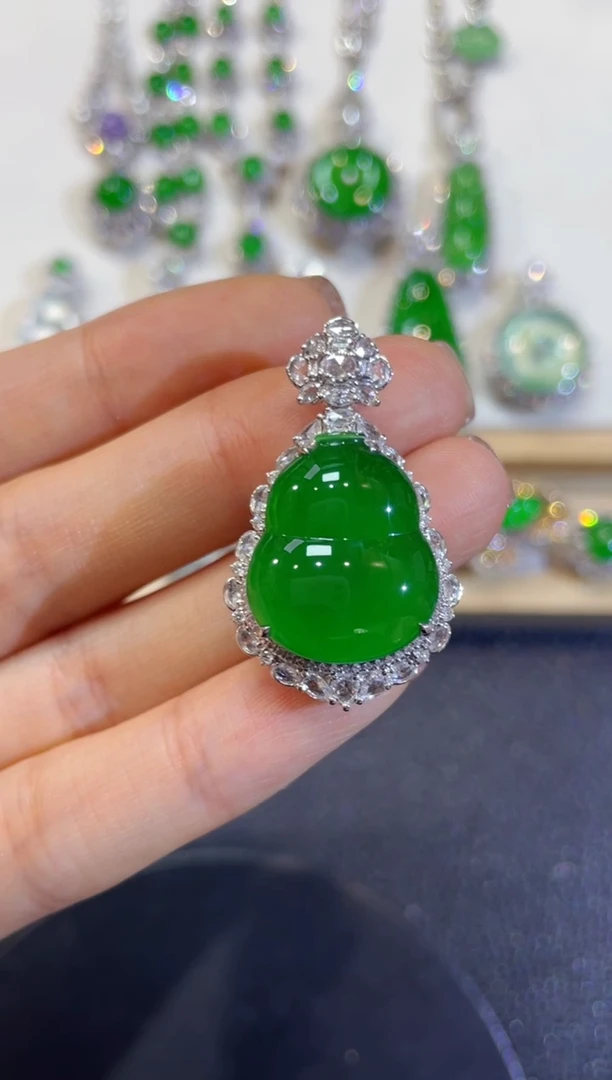 吊坠(不含链)18K金镶嵌翡翠团购1