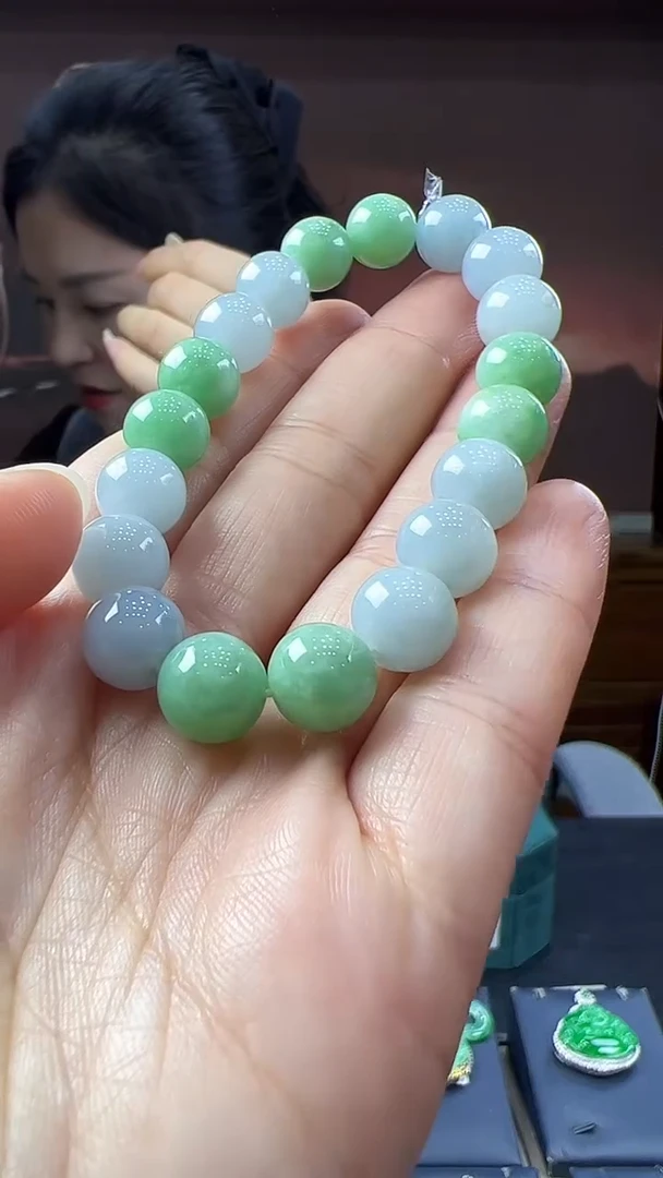 未镶嵌挂件翡翠手串