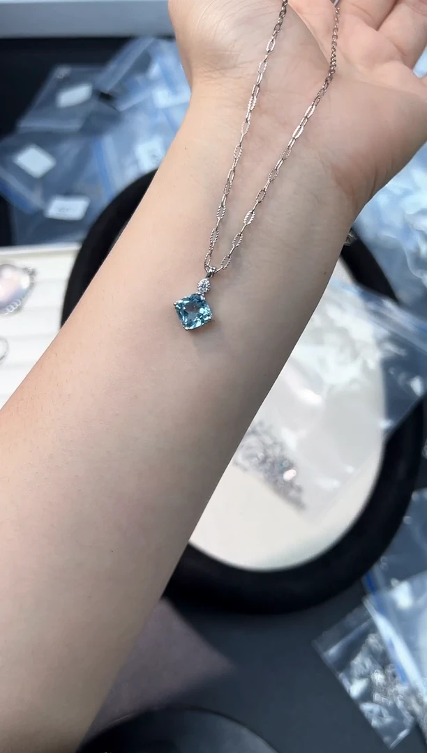 吊坠(不含链)托帕石银S925镶嵌56i多样性发其一【1个】